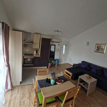 Apartman Relax Apartment Марина Екстериор снимка