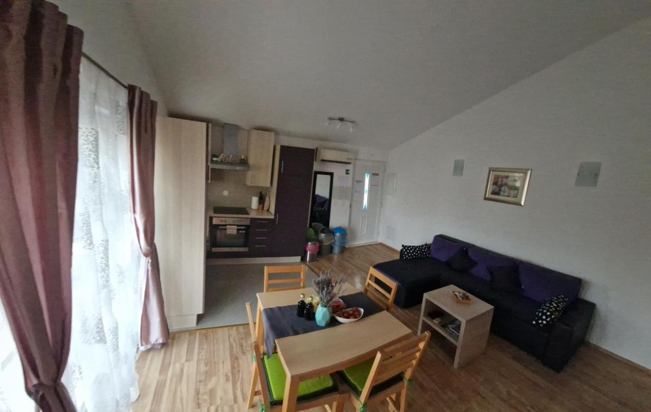 Apartman Relax Apartment Марина Екстериор снимка