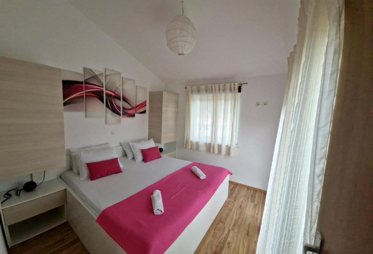 Apartman Relax Apartment Марина Екстериор снимка