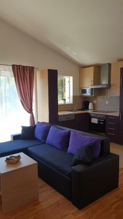 Apartman Relax Apartment Марина Екстериор снимка