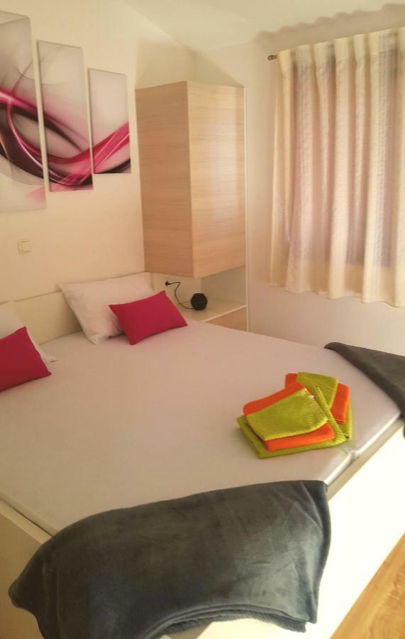 Apartman Relax Apartment Марина Екстериор снимка