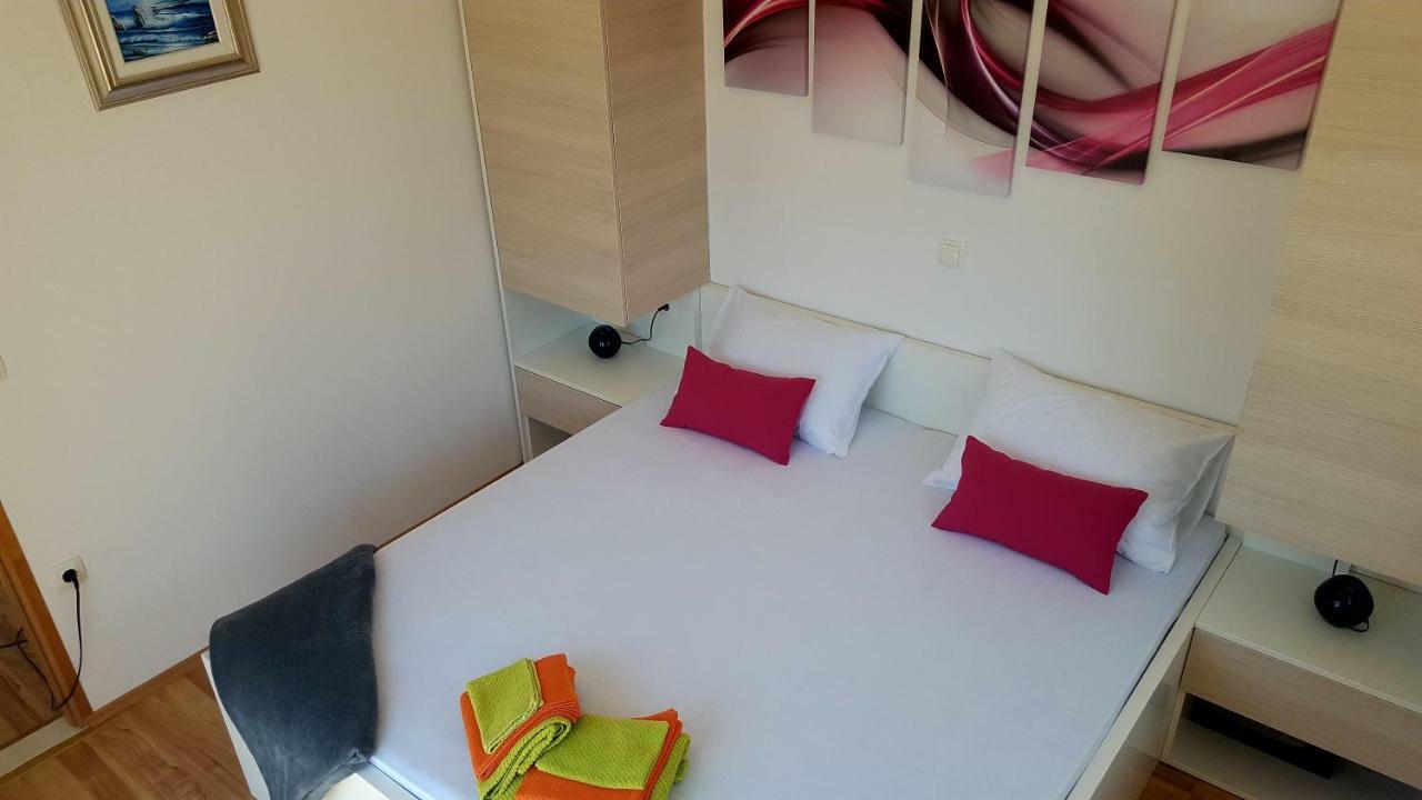 Apartman Relax Apartment Марина Екстериор снимка