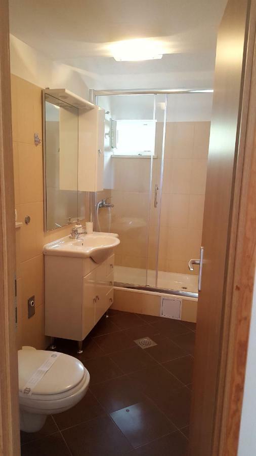 Apartman Relax Apartment Марина Екстериор снимка
