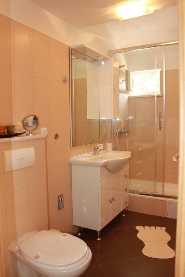 Apartman Relax Apartment Марина Екстериор снимка