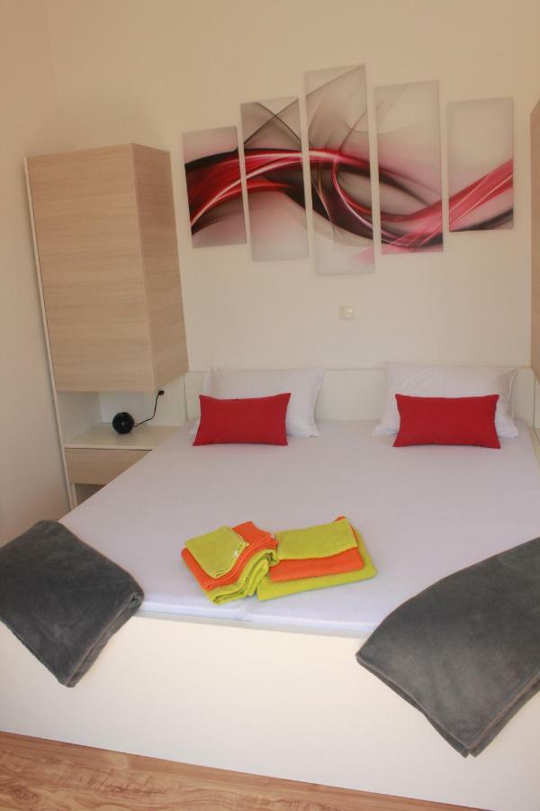 Apartman Relax Apartment Марина Екстериор снимка